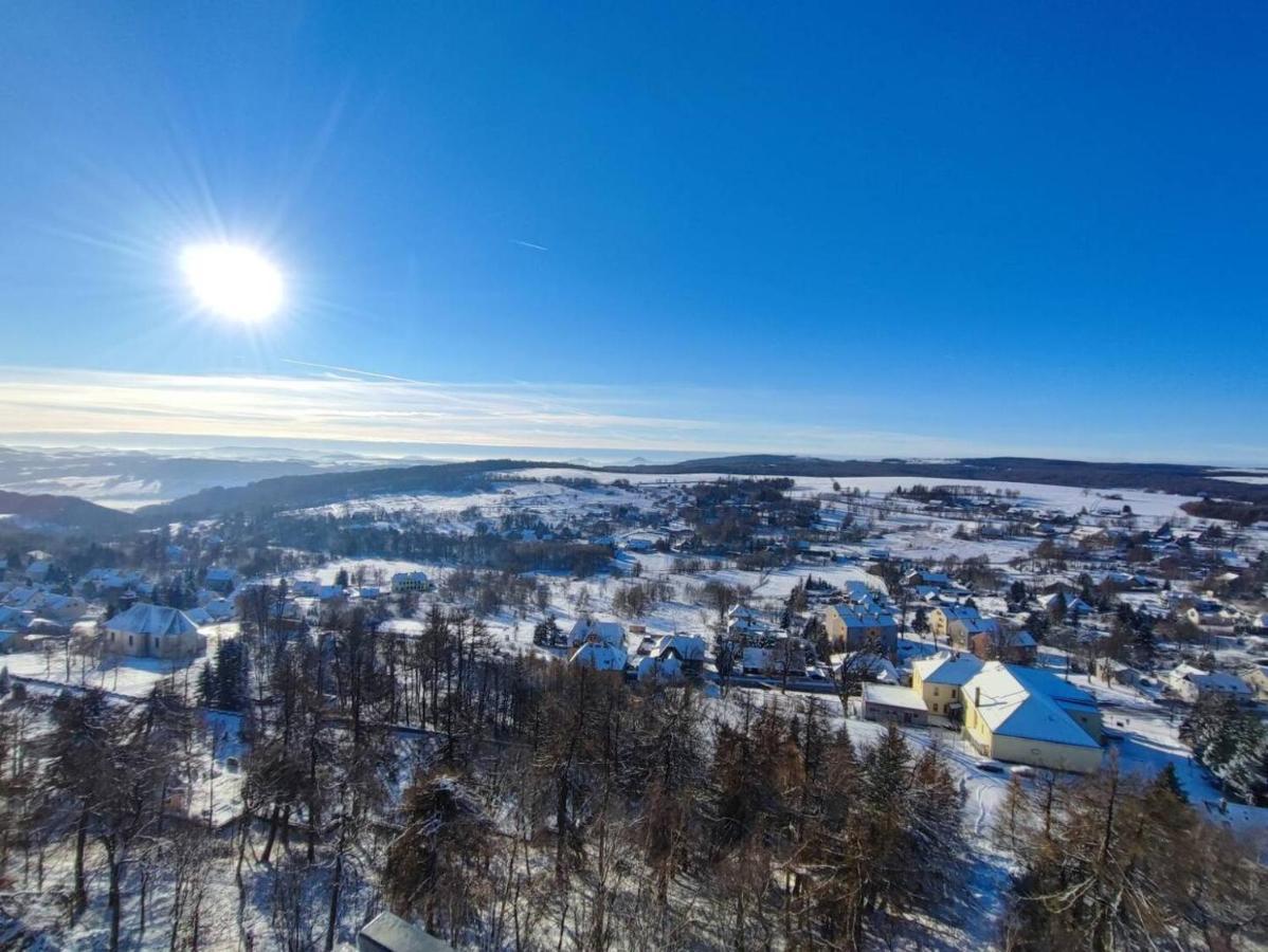 Lovely Fully-Equipped Studio In Tisa Village. Rocks Only 5 Minutes Walk Extérieur photo