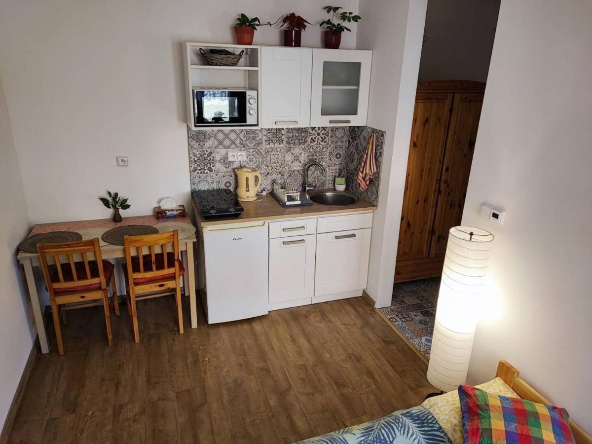 Lovely Fully-Equipped Studio In Tisa Village. Rocks Only 5 Minutes Walk Extérieur photo